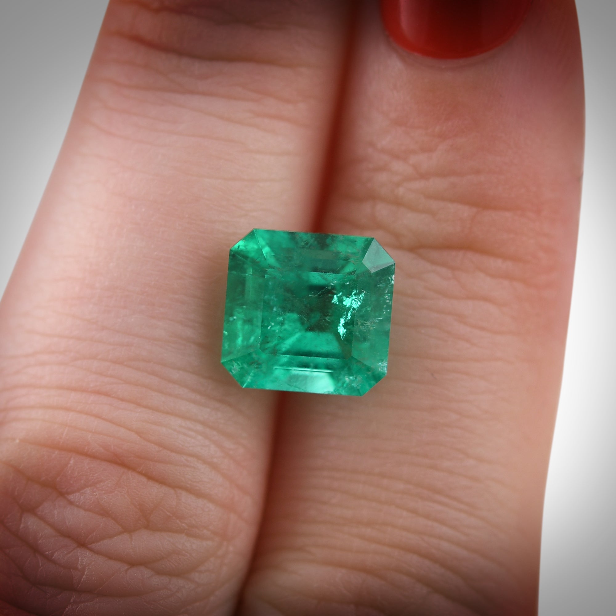 3.52 Carat Vivid Green COLOMBIAN Emerald Emerald CD and Muzo | LEIBISH