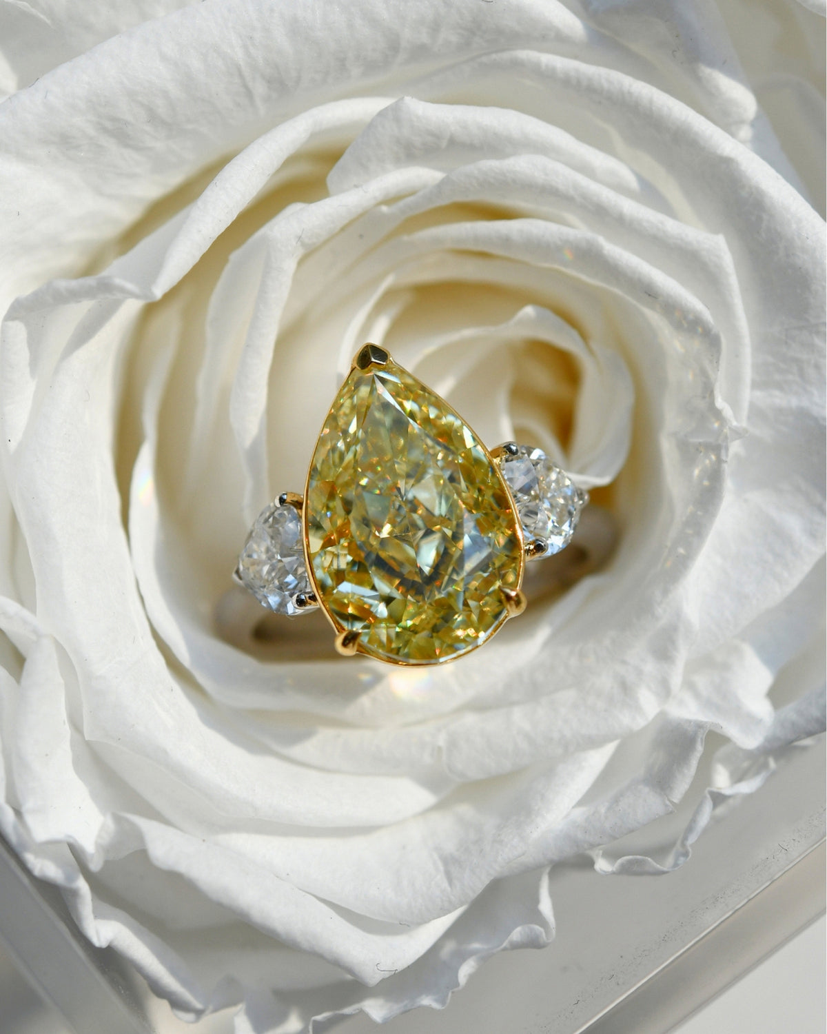 Pear Diamond Side-stone Ring Setting - 8