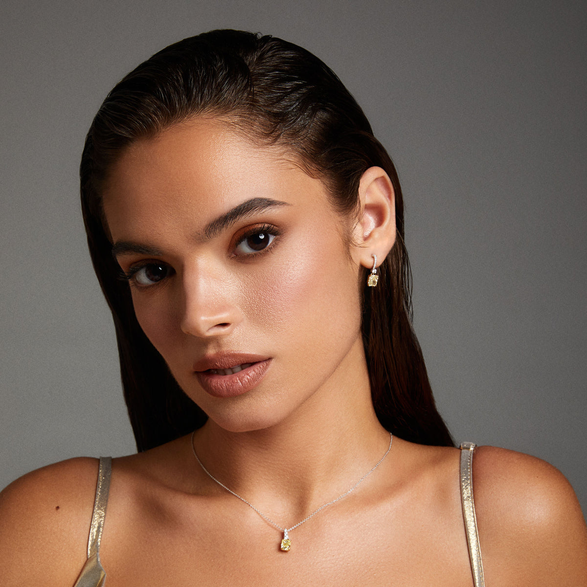 Diamond Drop Pendant Setting with 3 Round Brilliants - 6