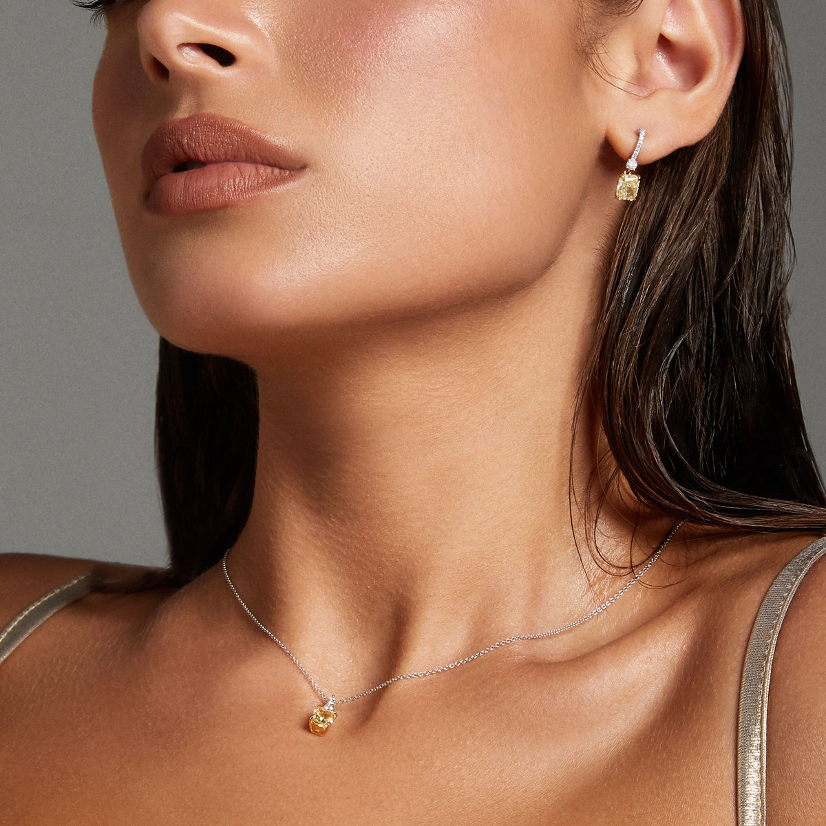 Diamond Drop Pendant Setting with 3 Round Brilliants - 5