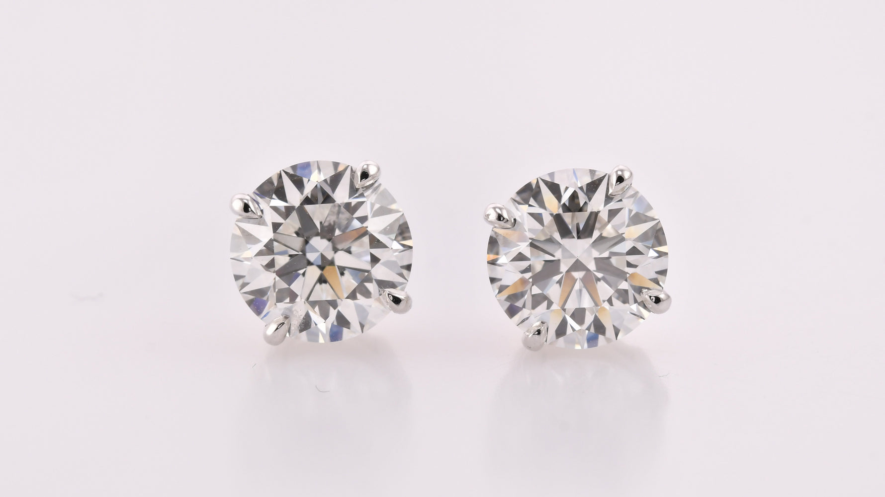 Round Brilliant Diamond Stud Earrings
