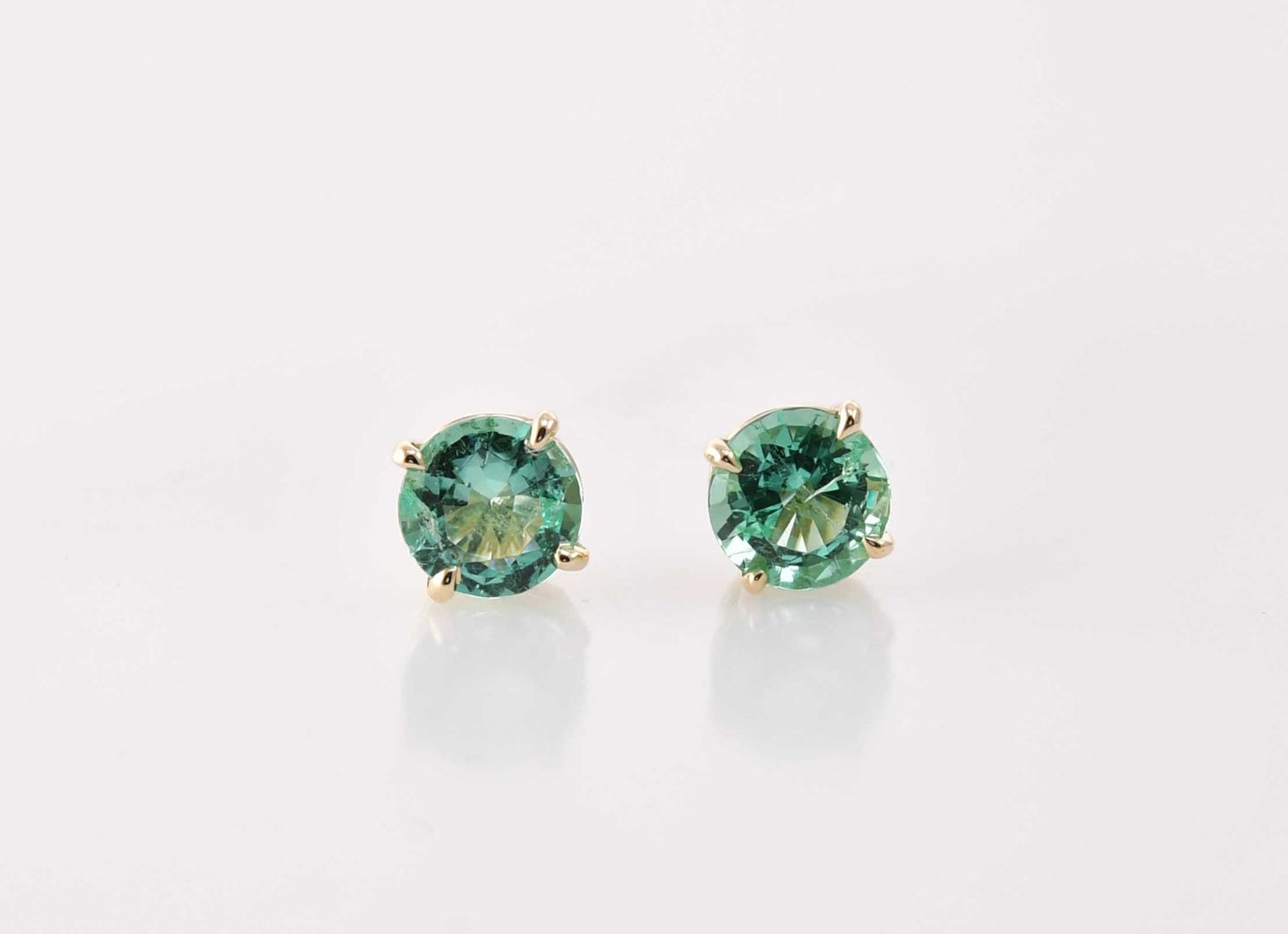  Round Brillant Emerald Stud Earrings