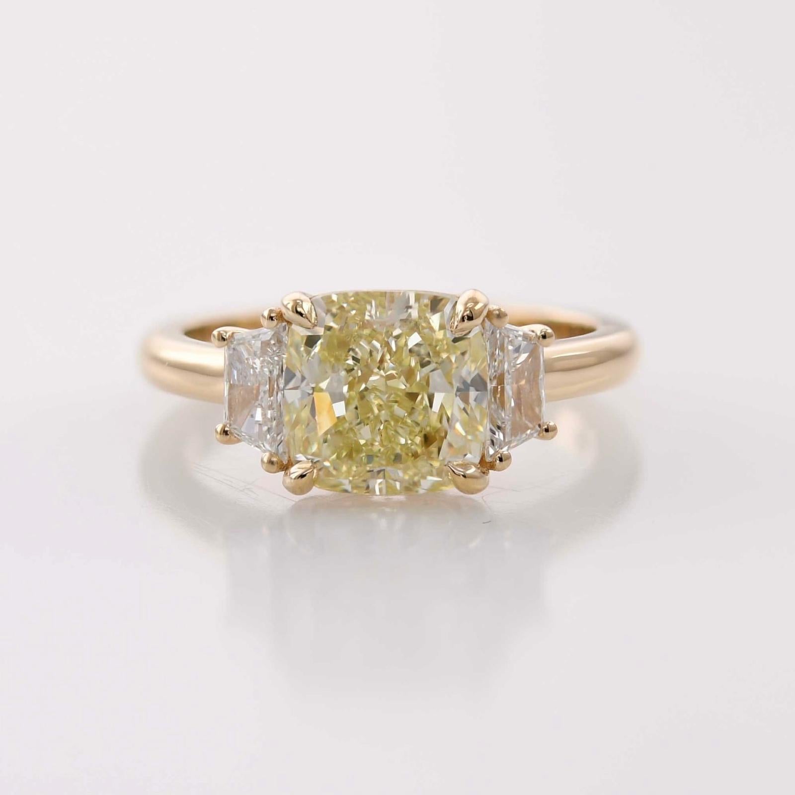 Three-stone Trapizoid Semi-mount Ring