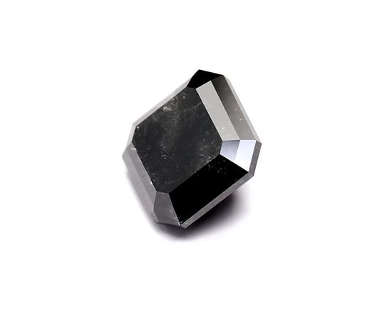ألماس طبيعي أسود مربع زمردي 2.66 قيراط GIA