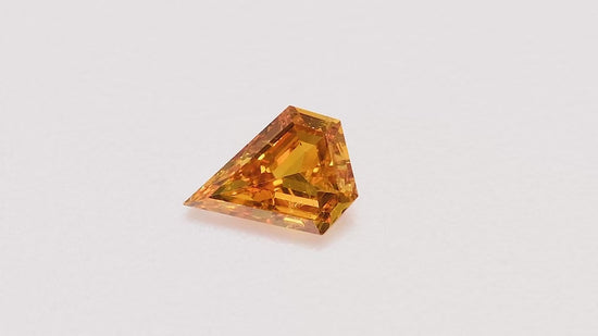 Diamante Scudo da 0,16 Carati Fancy Deep Orange Yellow (I1) GIA